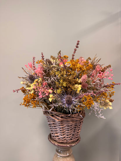 Cesto pequeño de flores secas y preservadas · Personalizable
