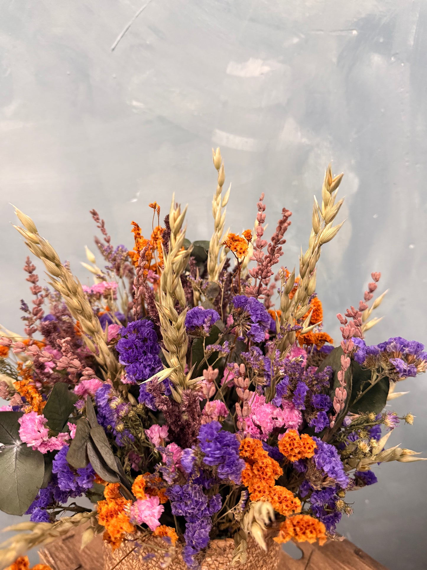Cesto mediano de flores secas y preservadas · Personalizable