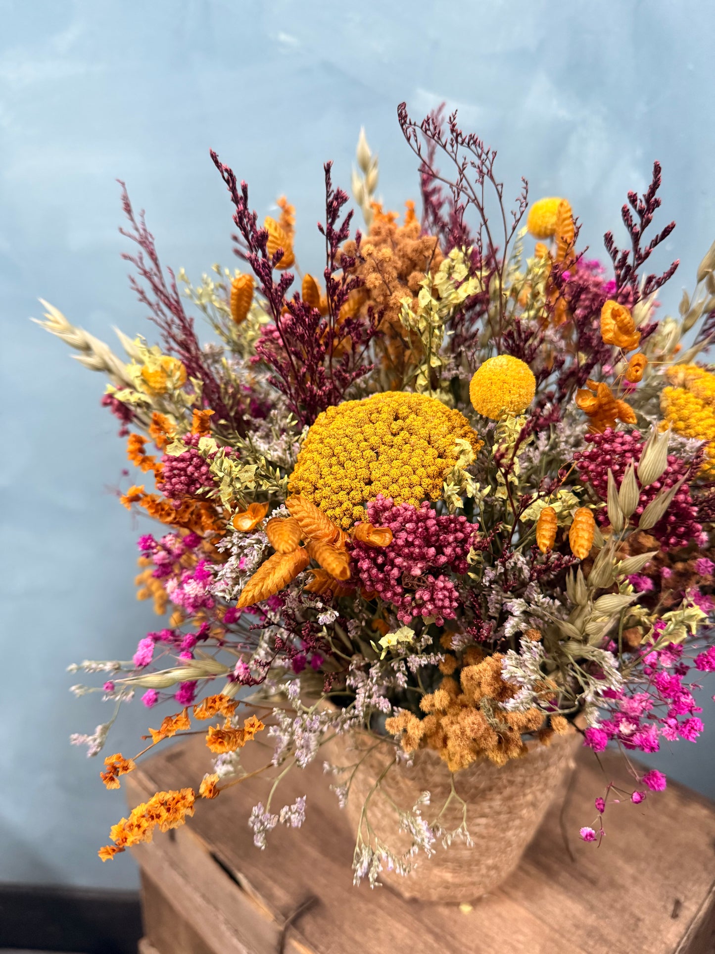 Cesto pequeño de flores secas y preservadas · Personalizable