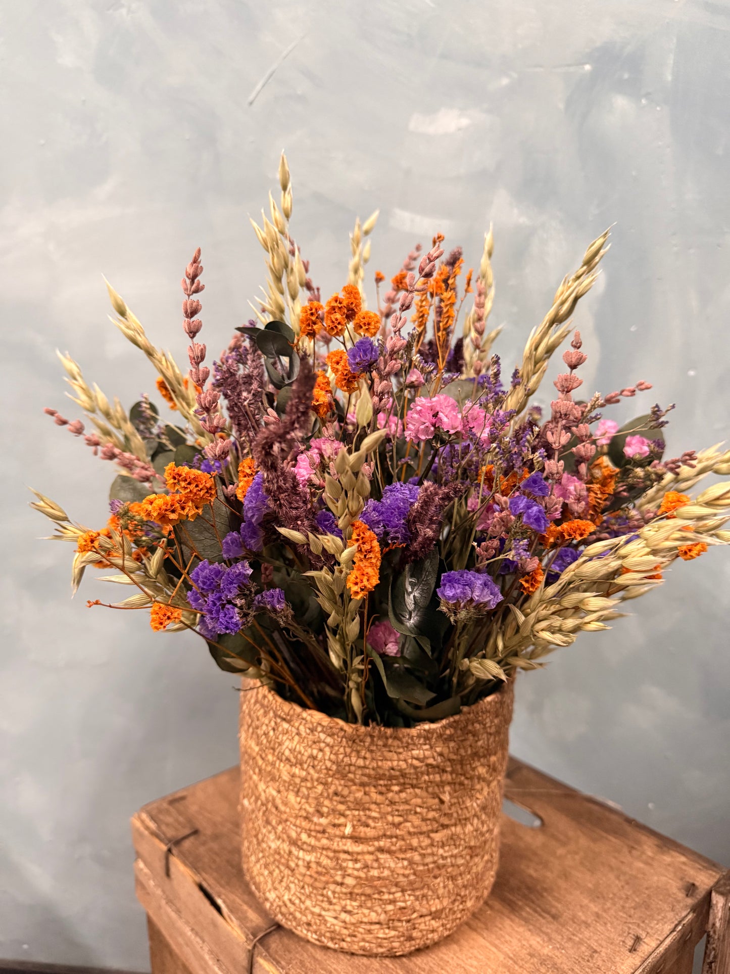 Cesto mediano de flores secas y preservadas · Personalizable