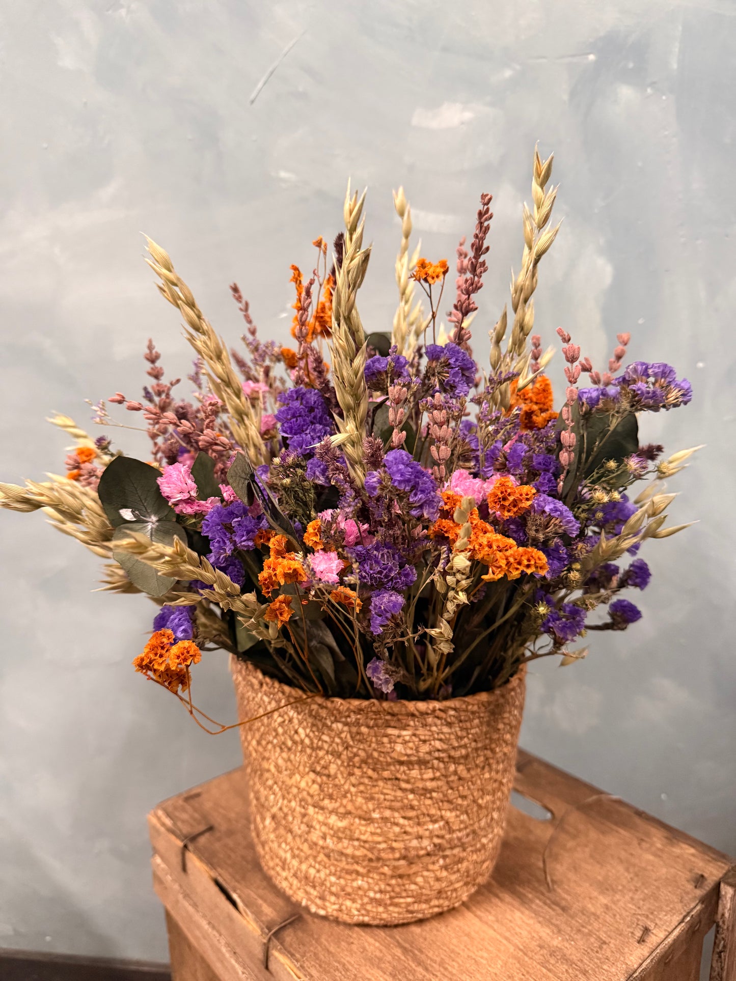 Cesto mediano de flores secas y preservadas · Personalizable
