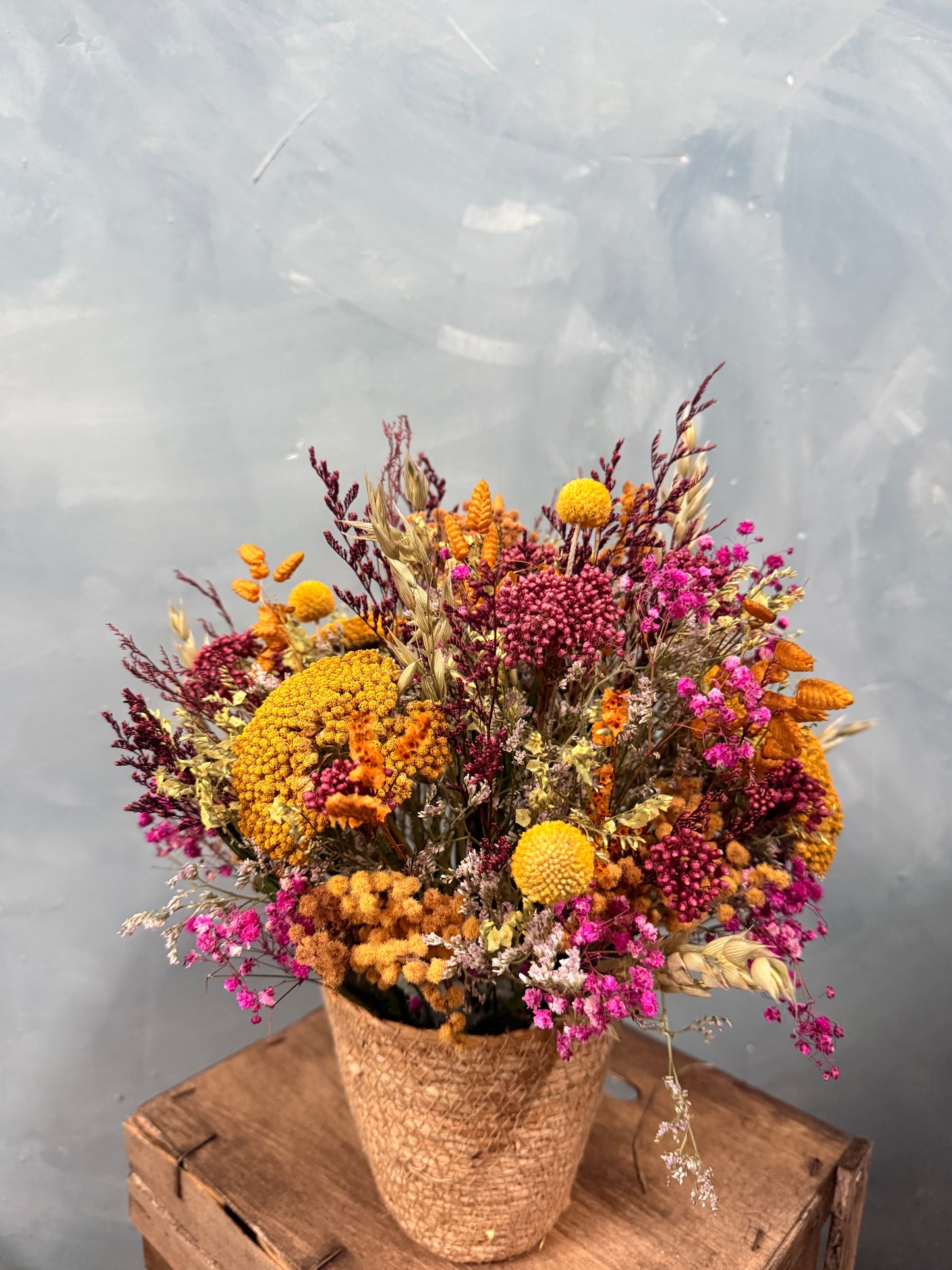 Cesto pequeño de flores secas y preservadas · Personalizable
