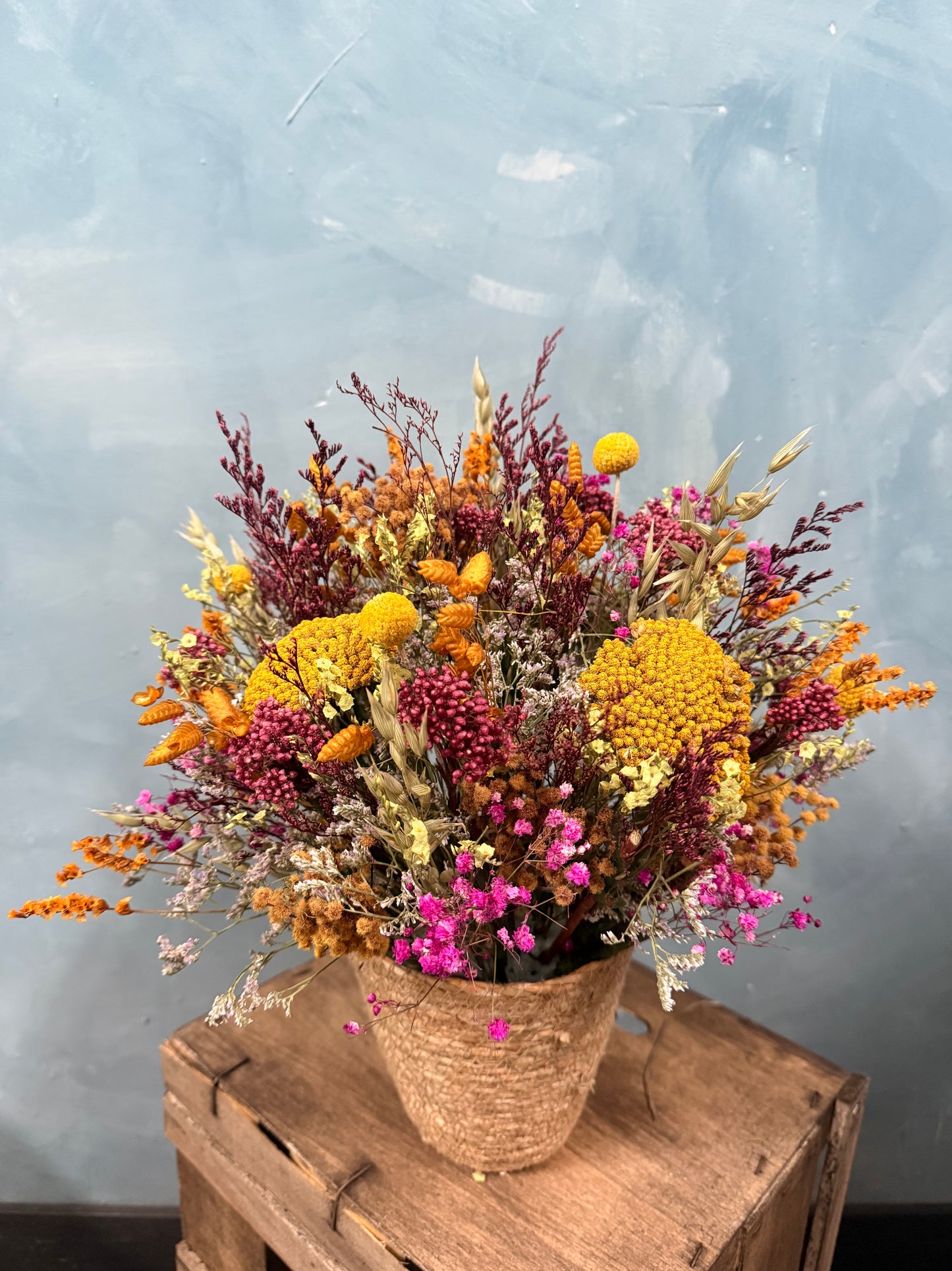 Cesto pequeño de flores secas y preservadas · Personalizable