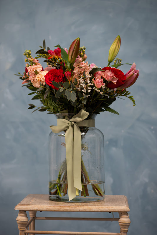 Ramo Rosas Rojas con Flor de Temporada