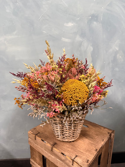 Cesto pequeño de flores secas y preservadas · Personalizable