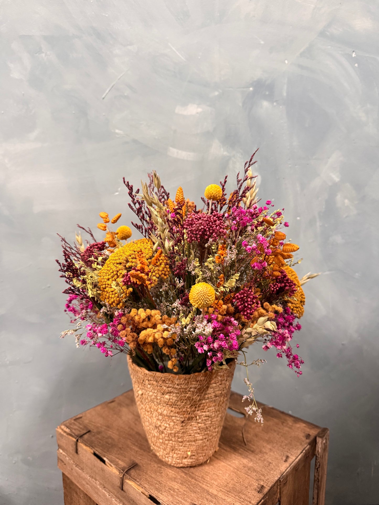 Cesto pequeño de flores secas y preservadas · Personalizable